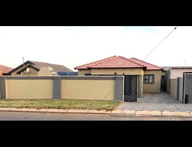3 BEDROOM HOUSE FOR SALE IN TOEKOMSRUS